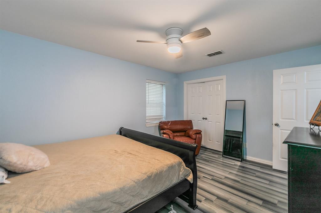 904 Sherman Street Tioga, TX 76271 - Photo 25 of 40 a bedroom with a bed and wooden floor