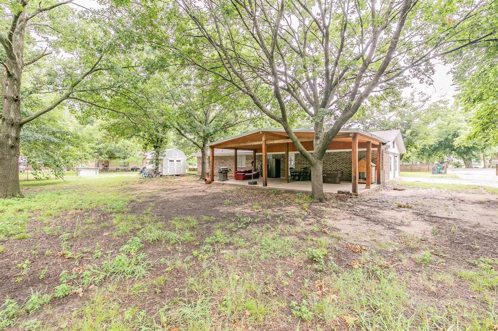 904 Sherman Street Tioga, TX 76271 - Photo 6 of 40 front view of a house with a yard