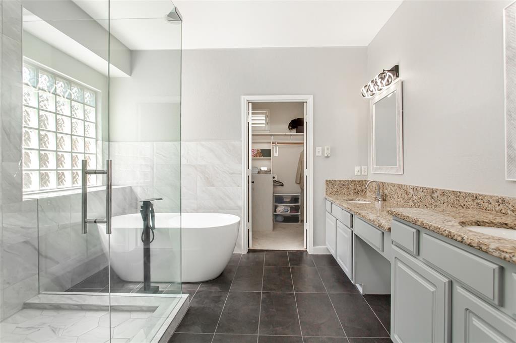 5916 Mossbrook Trail Dallas, TX 75252 - Photo 11 of 40 a spacious bathroom with a bathtub and a sink