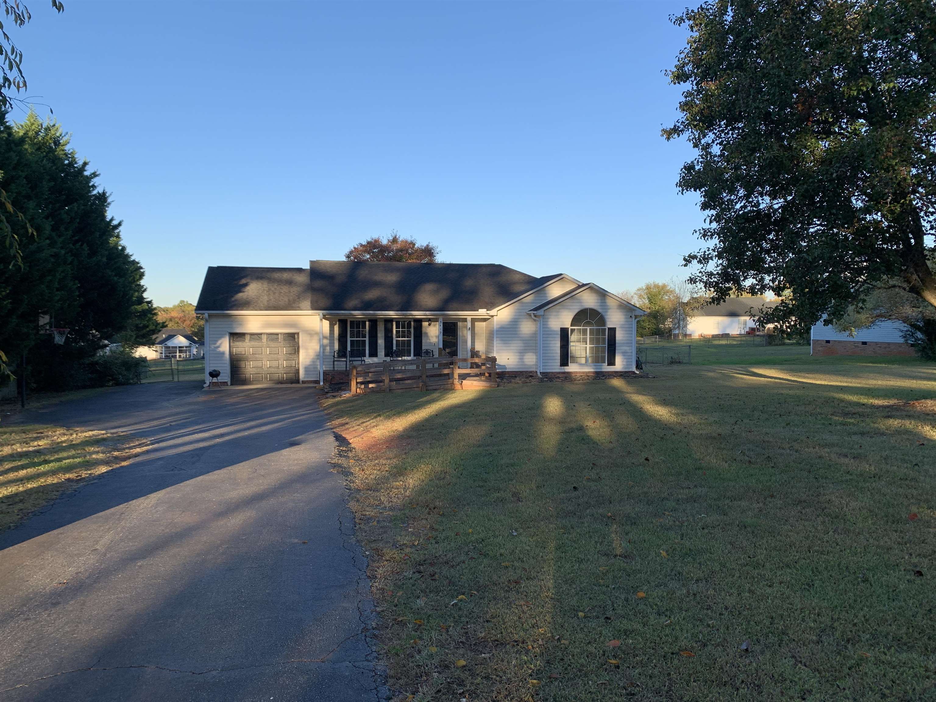 5419 Parris Bridge Road Boiling Springs, SC 29316 - Photo 2 of 28