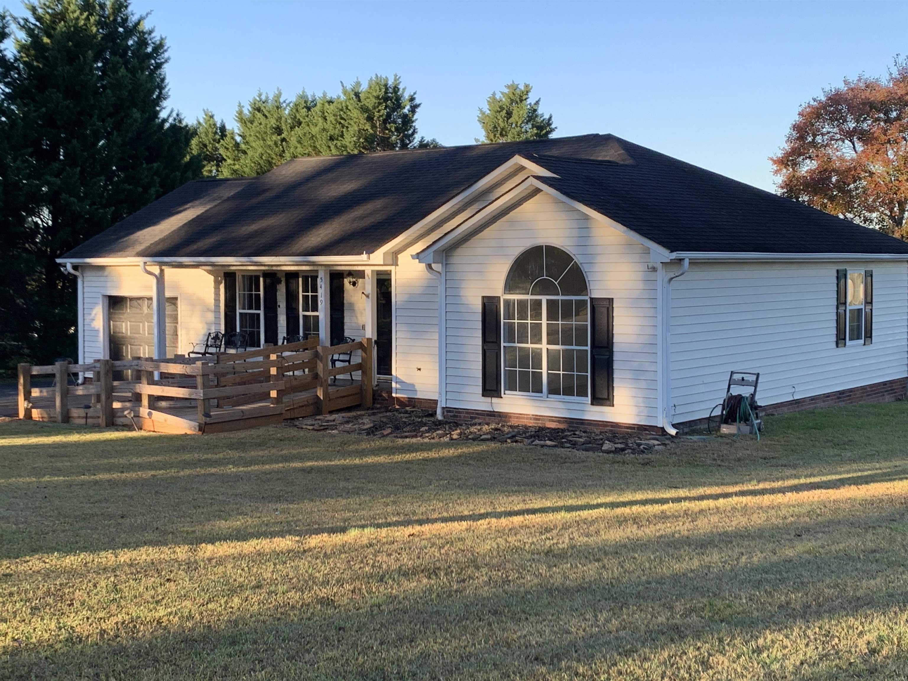 5419 Parris Bridge Road Boiling Springs, SC 29316 - Photo 3 of 28