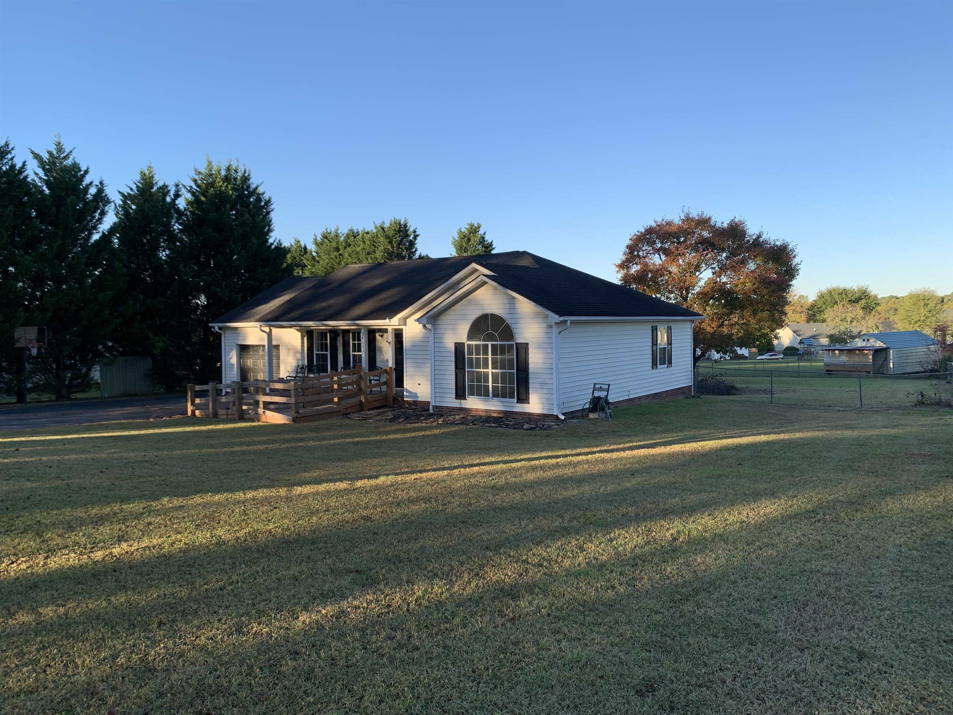 5419 Parris Bridge Road Boiling Springs, SC 29316 - Photo 4 of 28