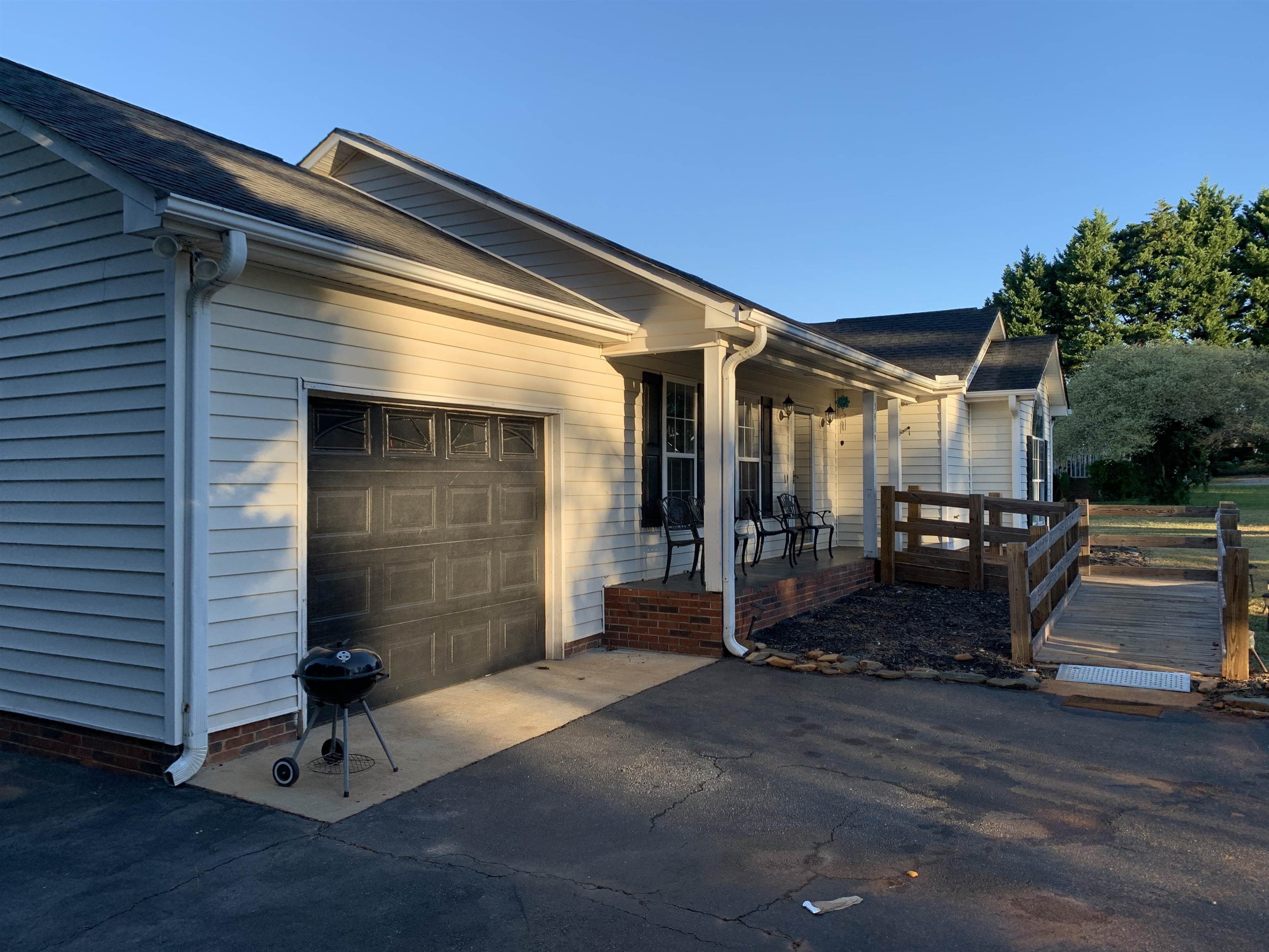 5419 Parris Bridge Road Boiling Springs, SC 29316 - Photo 5 of 28