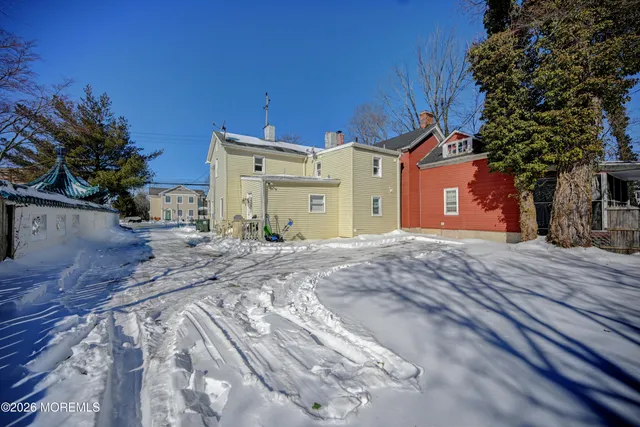 a view of a house with a backyard