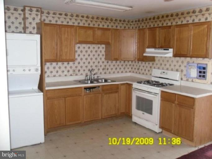 9205 Hood Road Manassas, VA 20110 - Photo 2 of 6 Kitchen