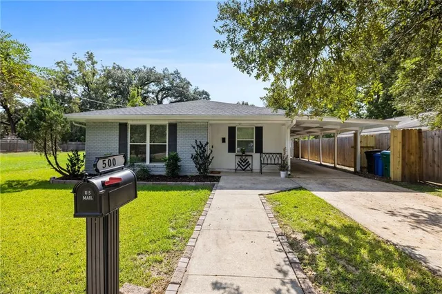 $2,000 | 500 East Robert Street, Hammond, LA 70401