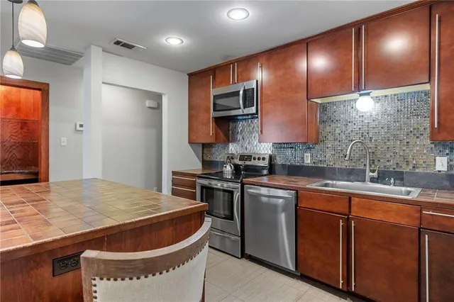 $2,000 | 500 East Robert Street, Hammond, LA 70401