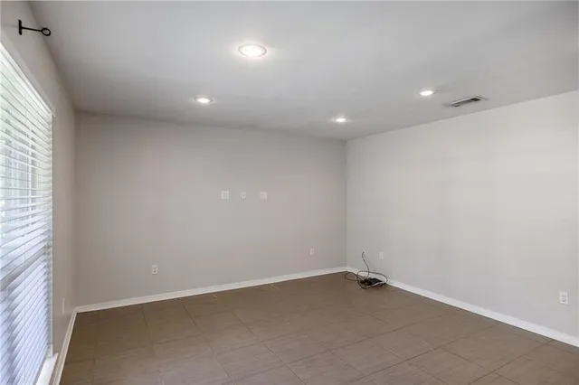 $2,000 | 500 East Robert Street, Hammond, LA 70401