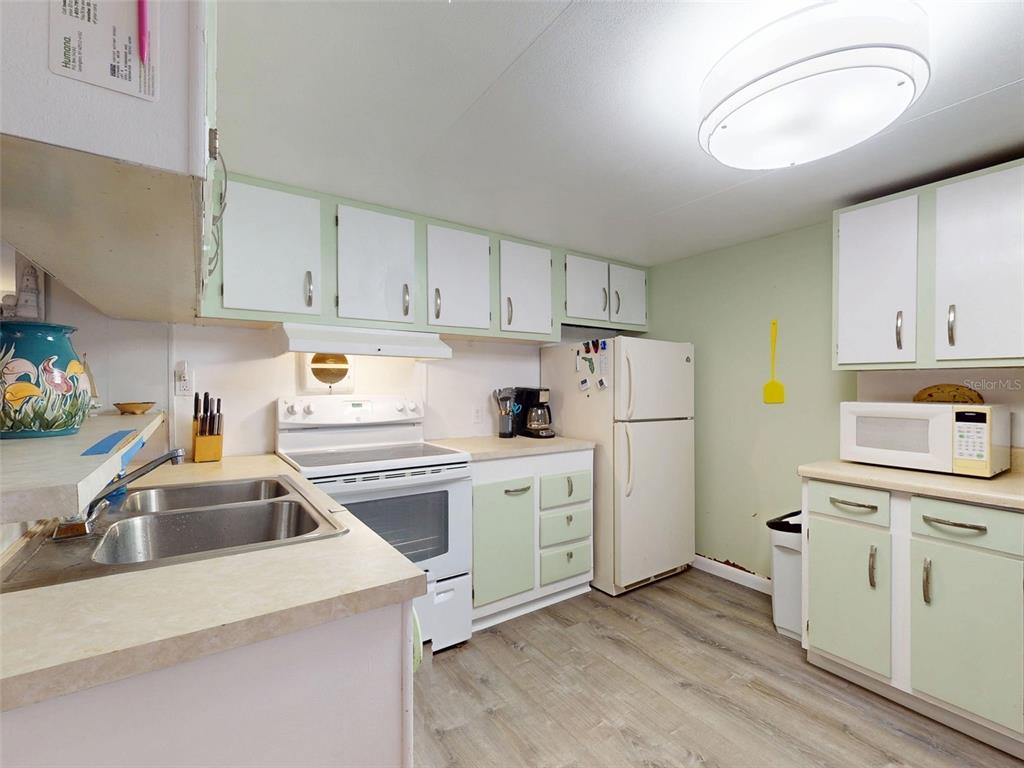 2201 South Ridgewood Avenue, Unit 8 Edgewater, FL 32141 - Photo 15 of 70