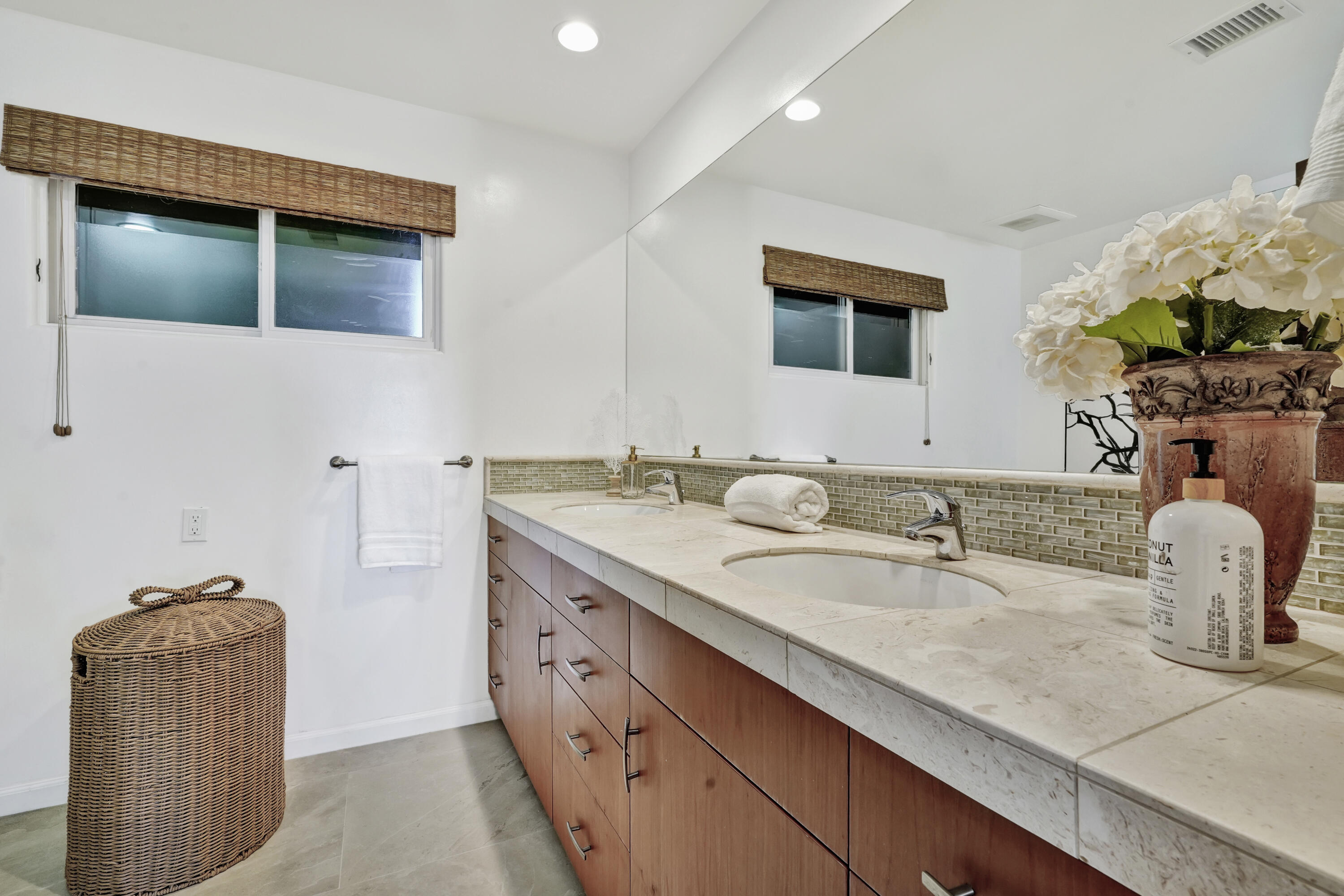 407 Northridge Road Santa Barbara, CA 93105 - Photo 13 of 27 Full Bath 2
