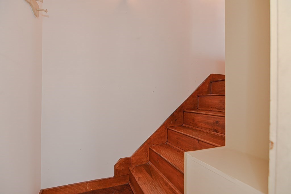 58 Hudson Road Sudbury, MA 01776 - Photo 12 of 42 a view of entryway