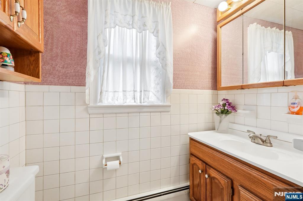123 Midwood Road Paramus, NJ 07652 - Photo 13 of 46