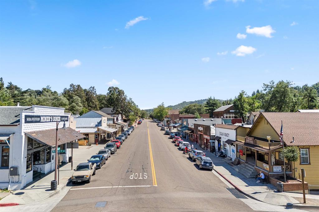 3055 Pera Alta Drive Julian, CA 92036 - Photo 32 of 44 a view of a city