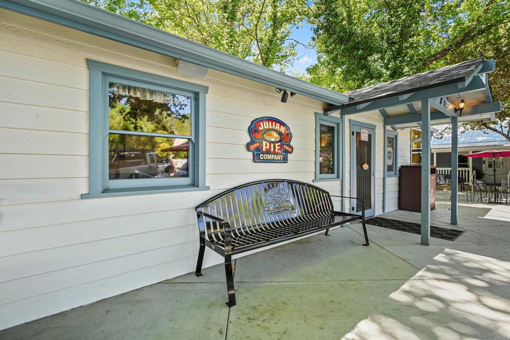 3055 Pera Alta Drive Julian, CA 92036 - Photo 42 of 44 a view of sitting area in balcony