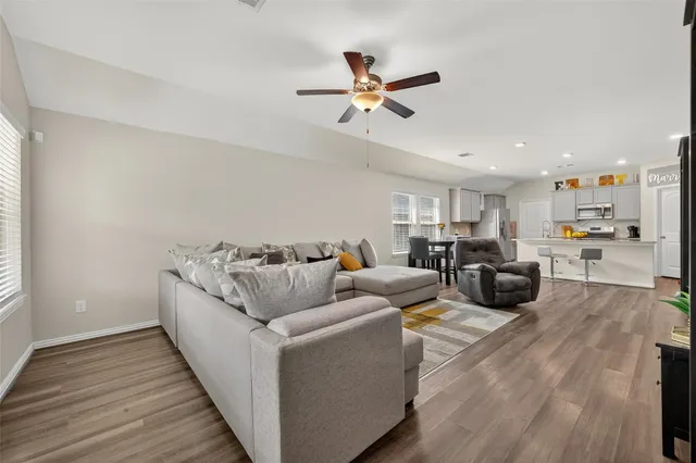 $2,000 | 15950 Boom Drive, Crosby, TX 77532