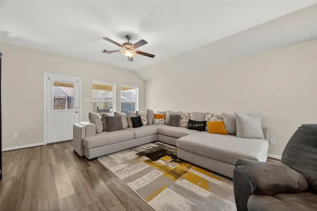 $2,000 | 15950 Boom Drive, Crosby, TX 77532