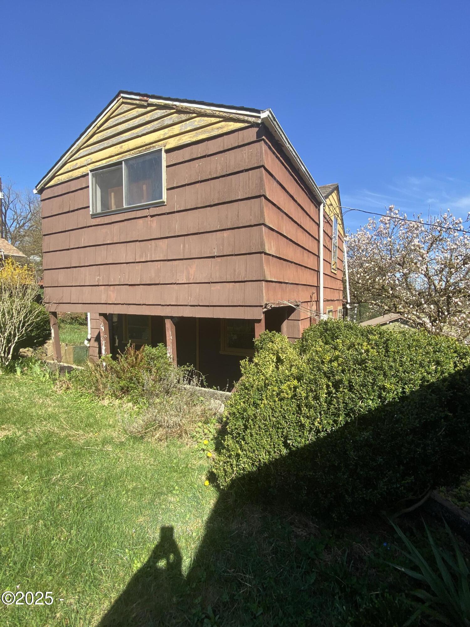 811 Southeast 7th Street Toledo, OR 97391 - Photo 10 of 36 Back of the house
