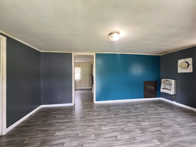 a view of empty room with window