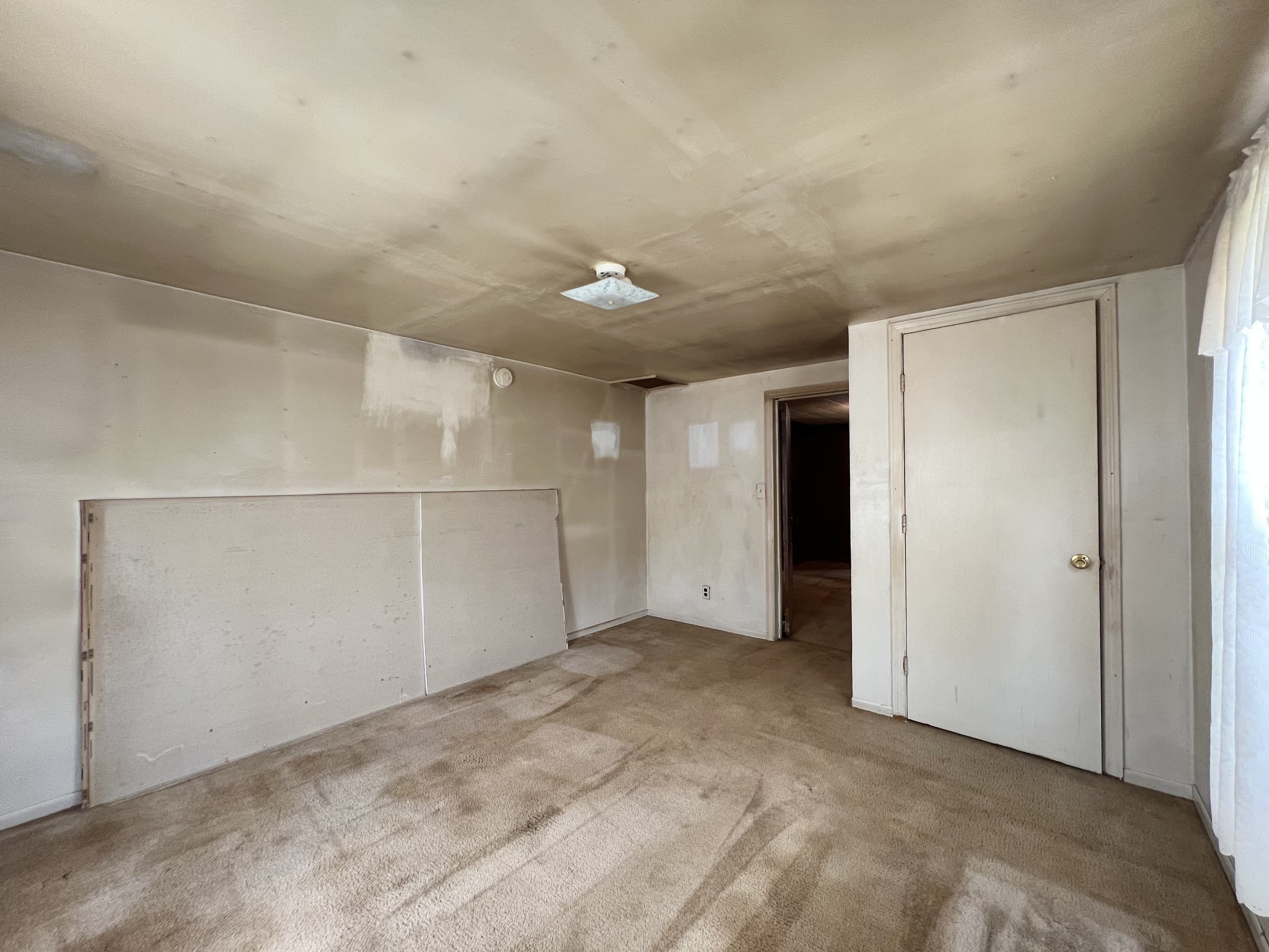 3467 Fall River Road Pulaski, TN 38478 - Photo 38 of 38 an empty room with closet and windows