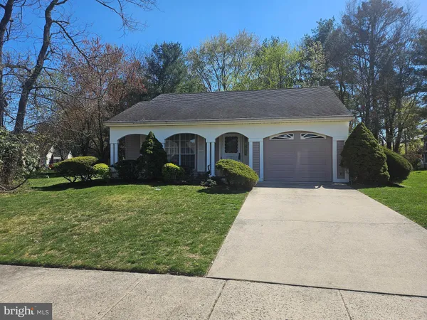 $335,000 | 180 Buckingham Drive, Southampton, NJ 08088