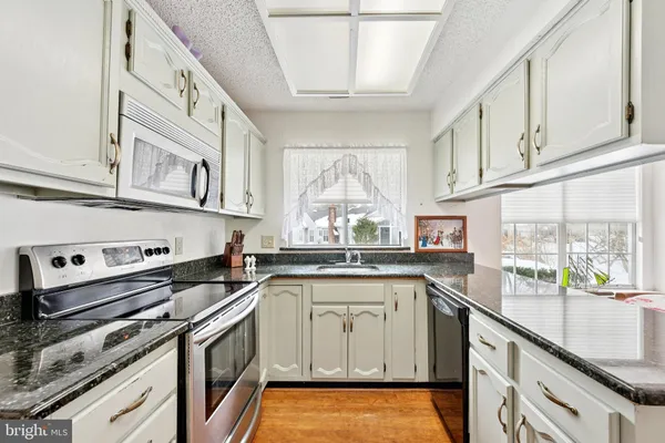 $335,000 | 180 Buckingham Drive, Southampton, NJ 08088