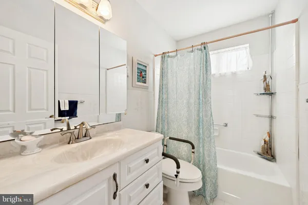 $335,000 | 180 Buckingham Drive, Southampton, NJ 08088