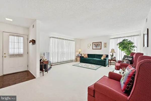 $335,000 | 180 Buckingham Drive, Southampton, NJ 08088