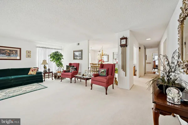 $335,000 | 180 Buckingham Drive, Southampton, NJ 08088
