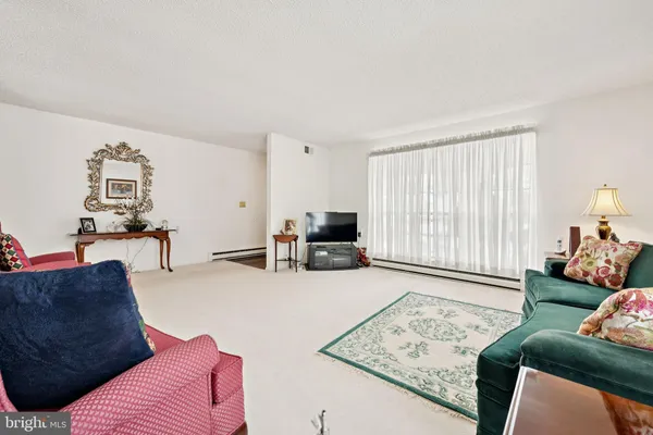 $335,000 | 180 Buckingham Drive, Southampton, NJ 08088