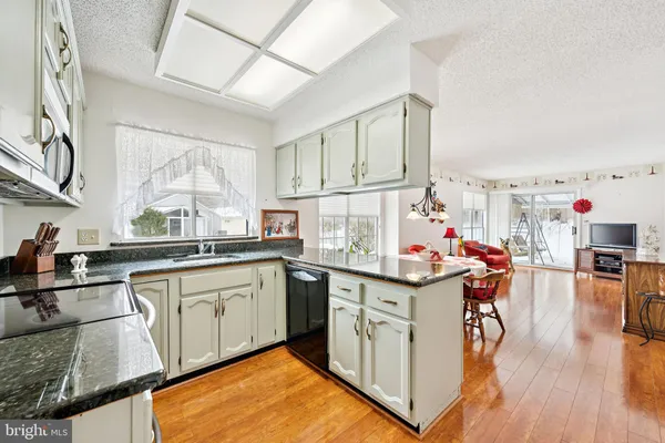 $335,000 | 180 Buckingham Drive, Southampton, NJ 08088