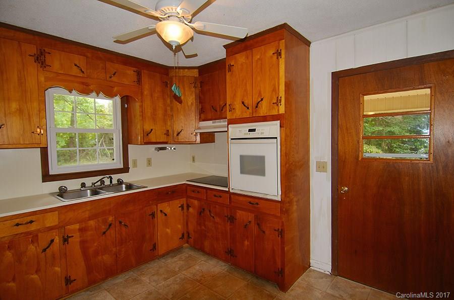 925 Randolph Road Marion, NC 28752 - Photo 9 of 19 Gallery Image 9