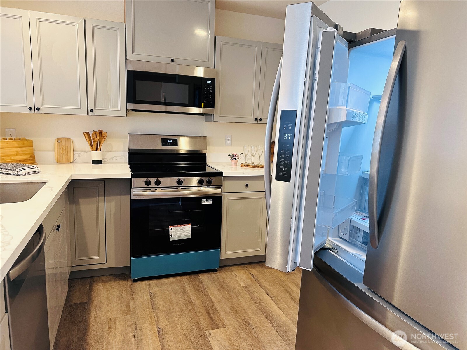 8828 238th Street Southwest, Unit D1 Edmonds, WA 98026 - Photo 12 of 40
