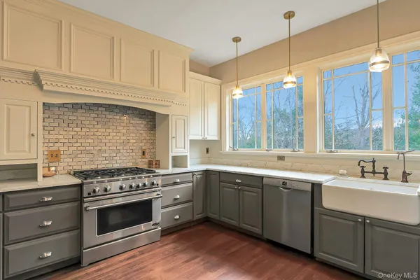 $875,000 | 2 Pine Hill Road, Chester, NY 10918