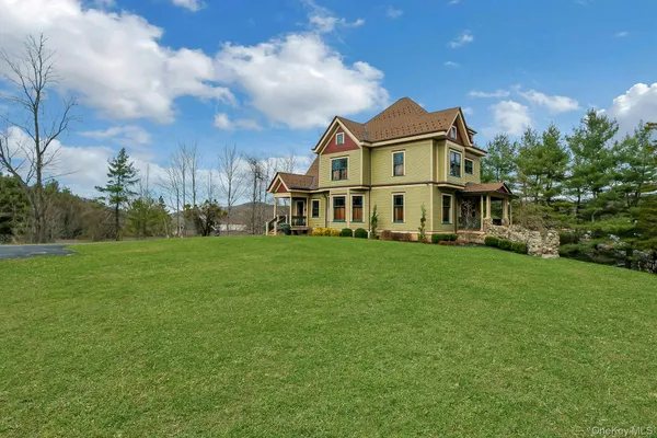 $875,000 | 2 Pine Hill Road, Chester, NY 10918