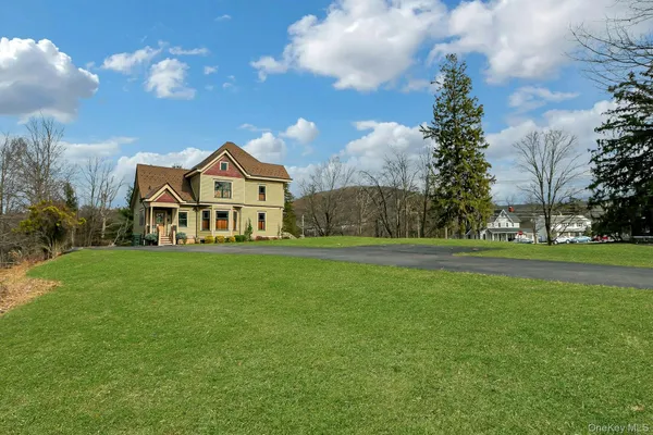 $875,000 | 2 Pine Hill Road, Chester, NY 10918