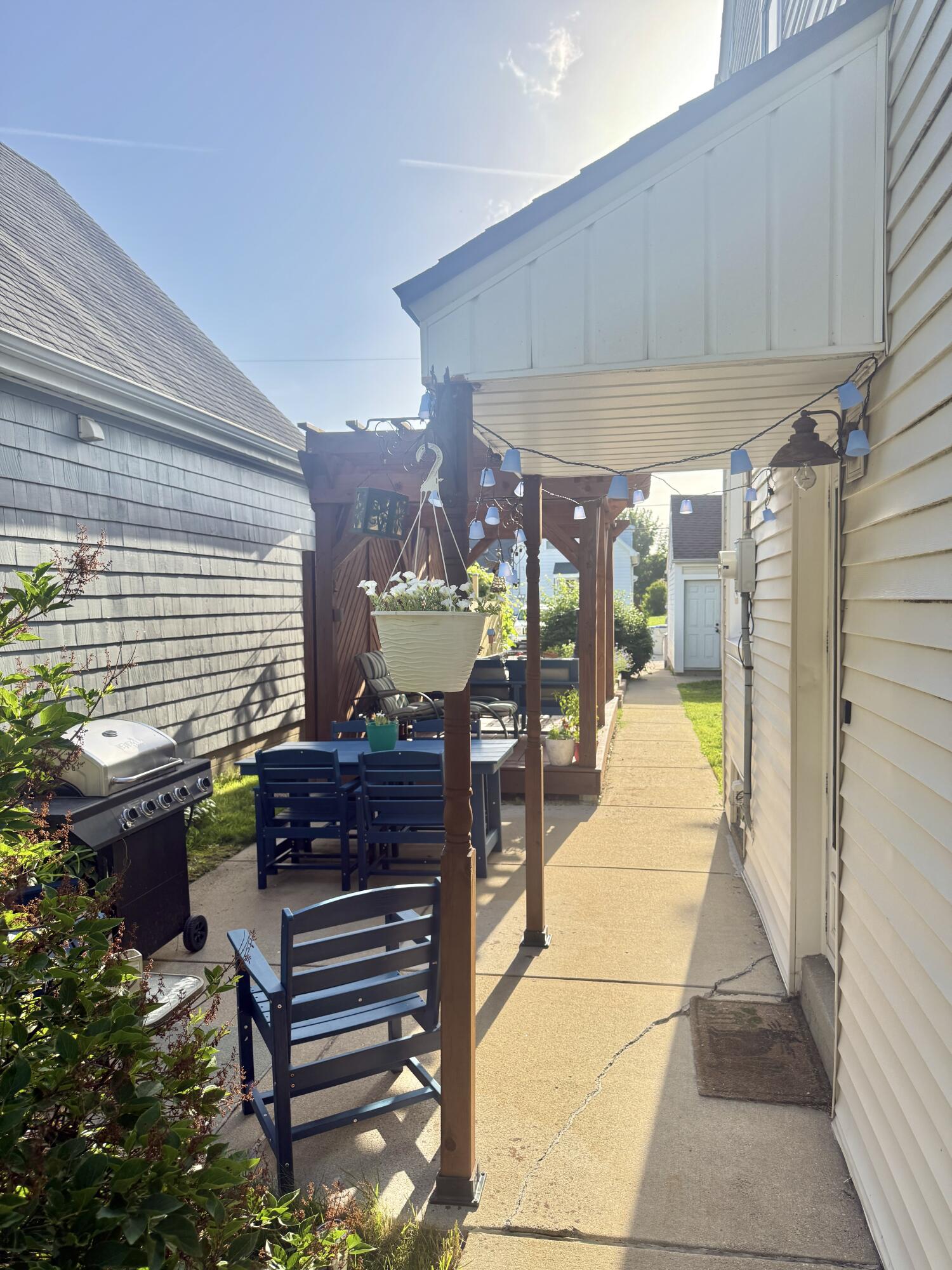 4009 South 5th Street Milwaukee, WI 53207 - Photo 21 of 23 Patio