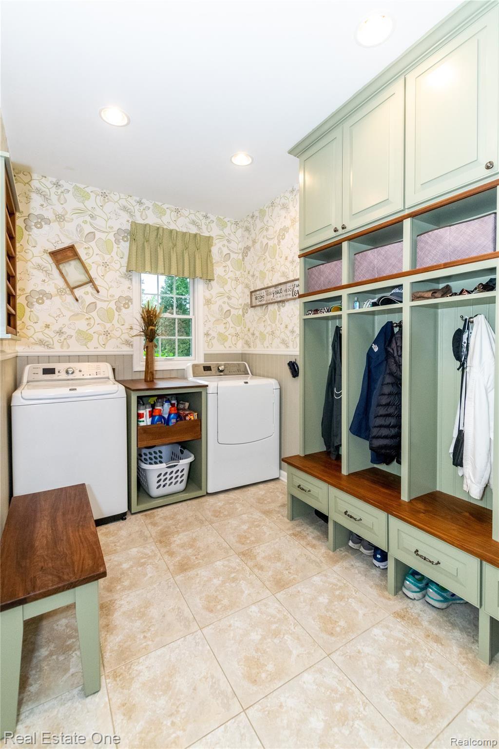 3959 Kaeleaf Road Lake Orion, MI 48360 - Photo 22 of 43 Mud/Laundry Room