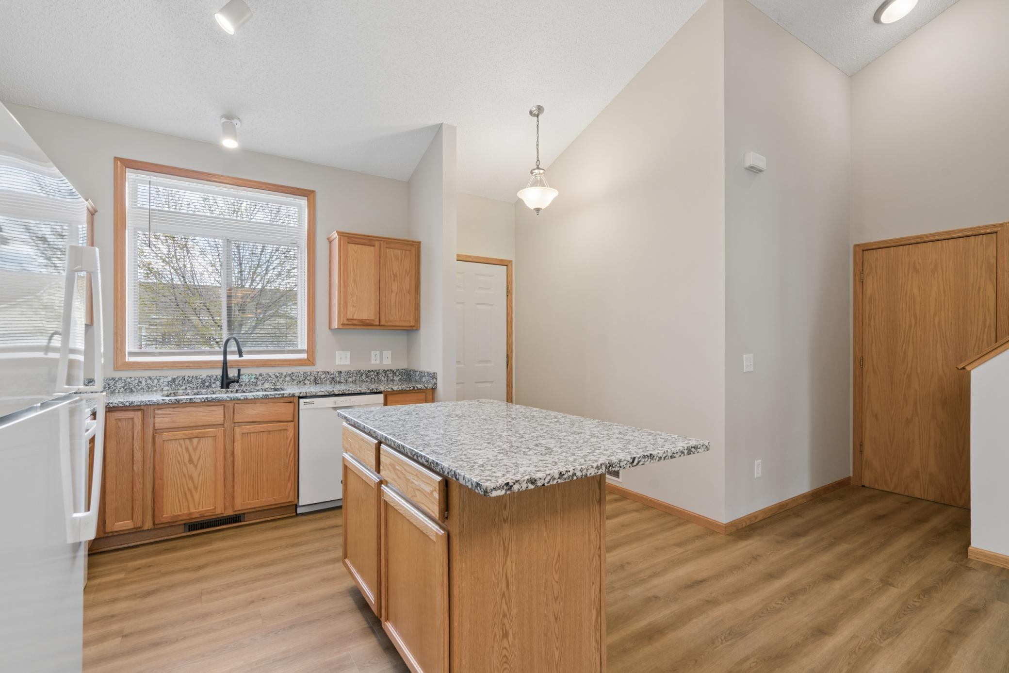 4207 Rymark Court Shakopee, MN 55379 - Photo 7 of 35