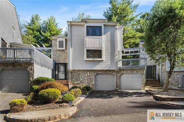 $575,000 | 14 Snowbell Court, East Brunswick, NJ 08816