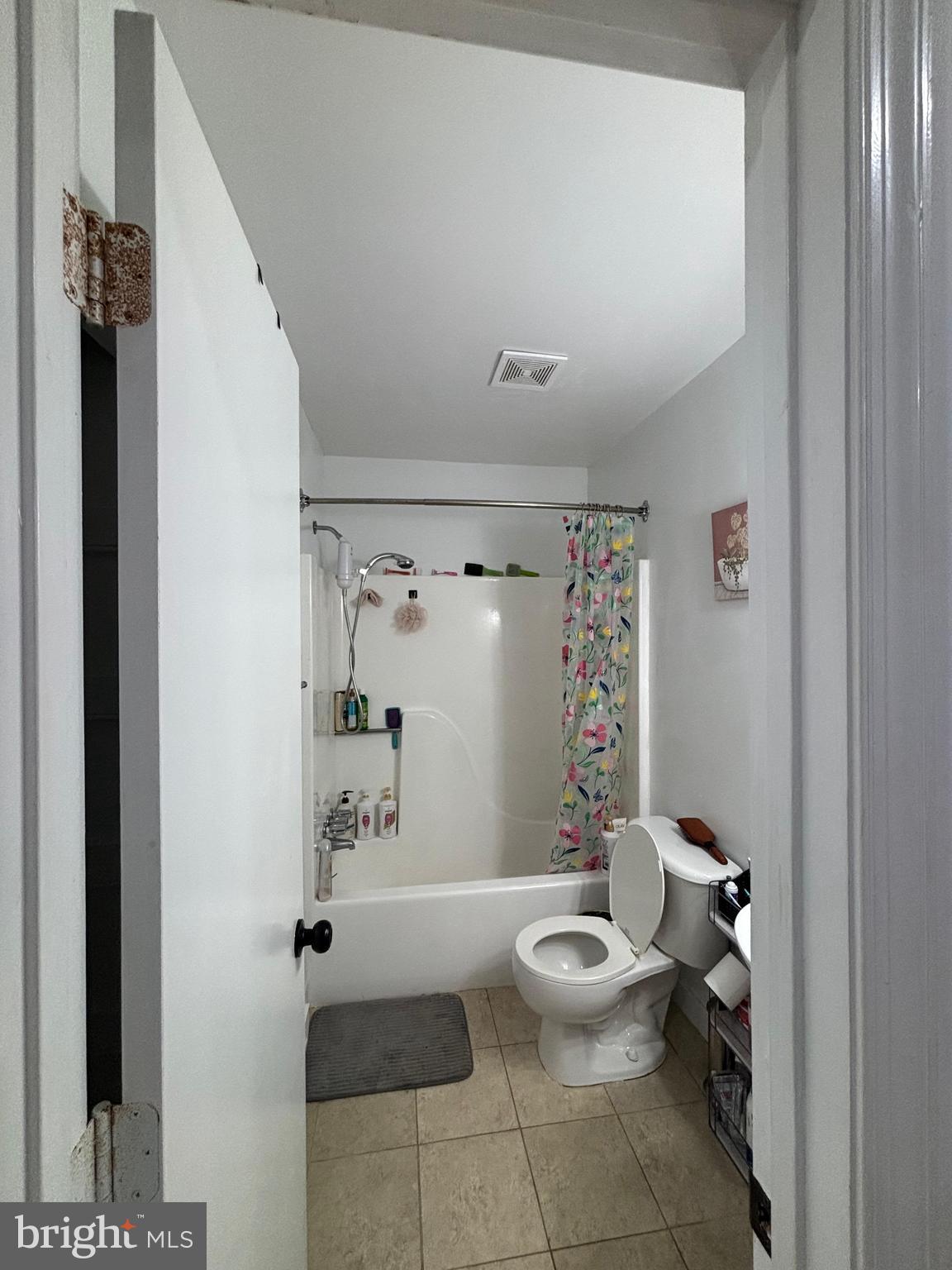 6004 Simplicity Court Chesterfield, VA 23832 - Photo 10 of 17 a bathroom with a bathtub and a toilet