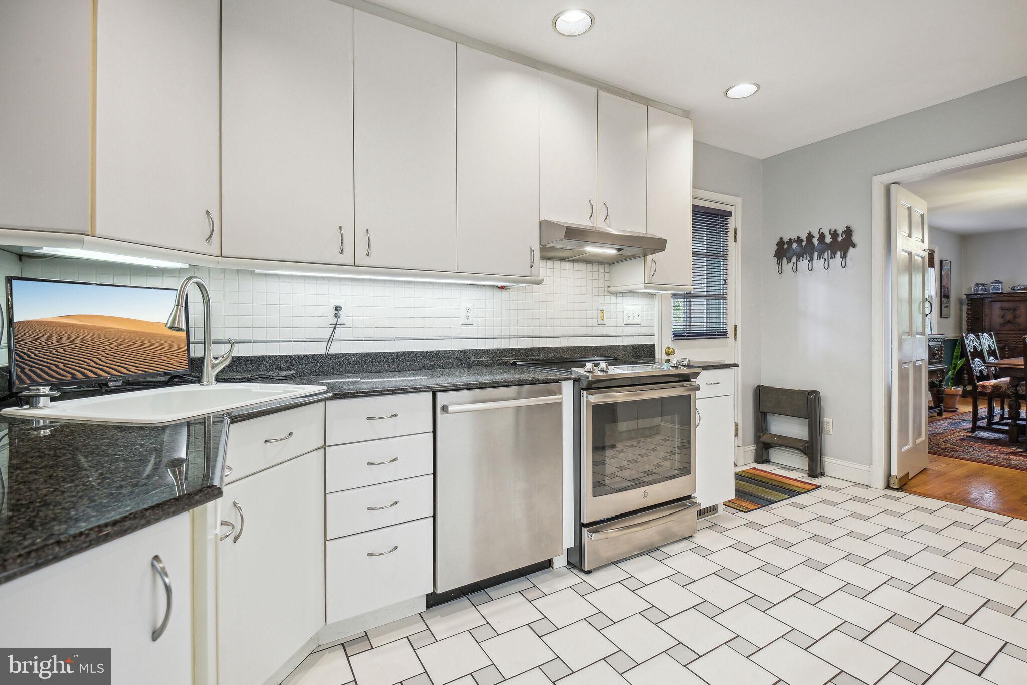 5423 Harwood Road Bethesda, MD 20814 - Photo 12 of 43 Kitchen