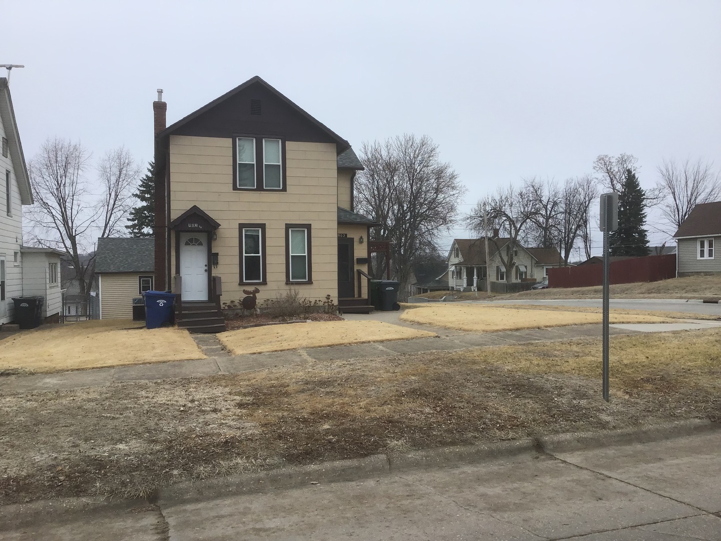 902 11th Avenue South Clinton, IA 52732 - Photo 1 of 1