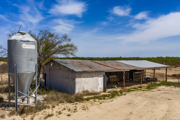 $1,500,000 | 994 Marburger Road, Crystal City, TX 78839