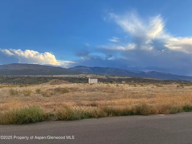 $175,000 | 426 Crockett Circle, Rifle, CO 81650