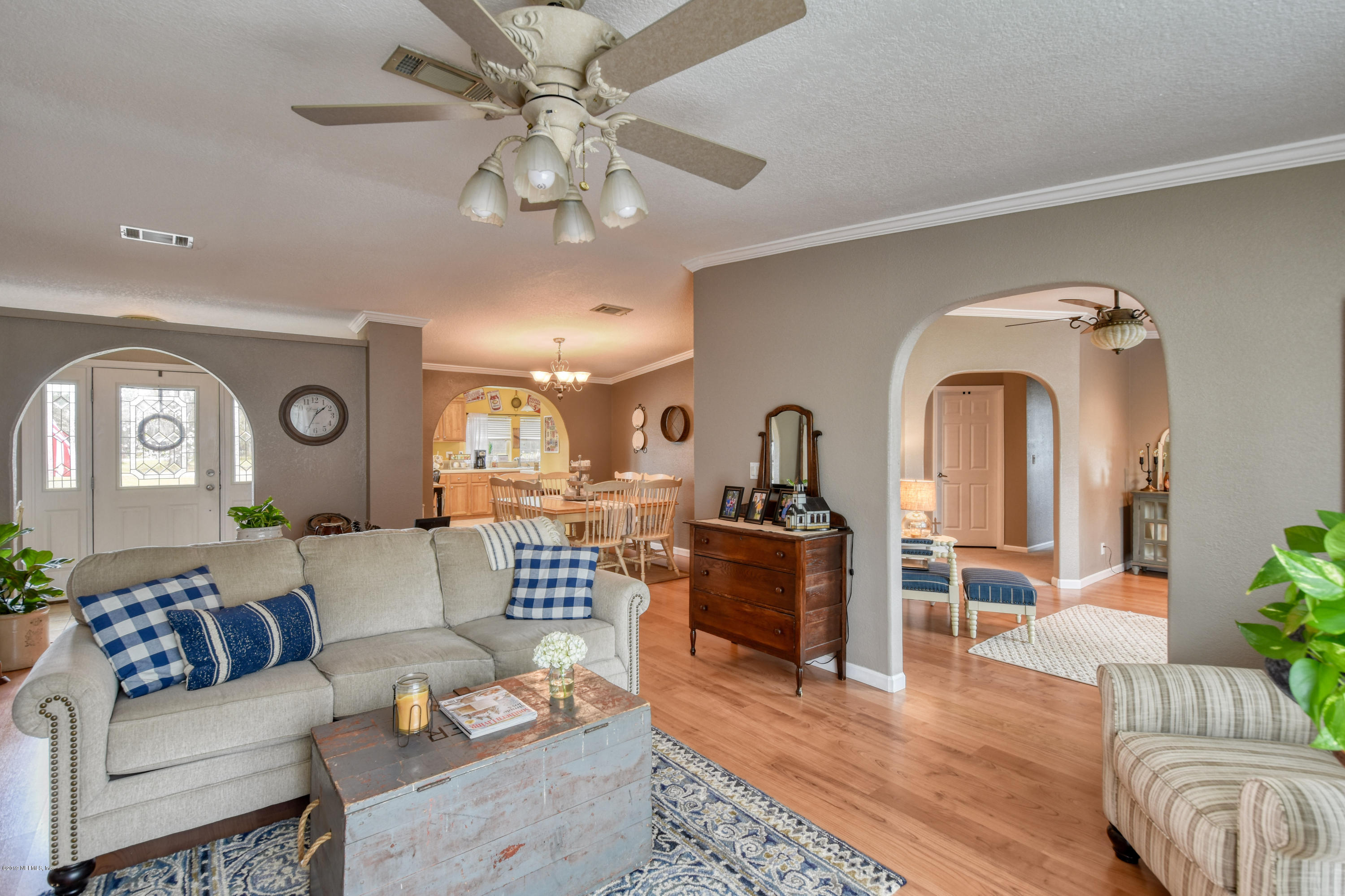 206 Comer Road Palatka, FL 32177 - Photo 4 of 32 Living rm