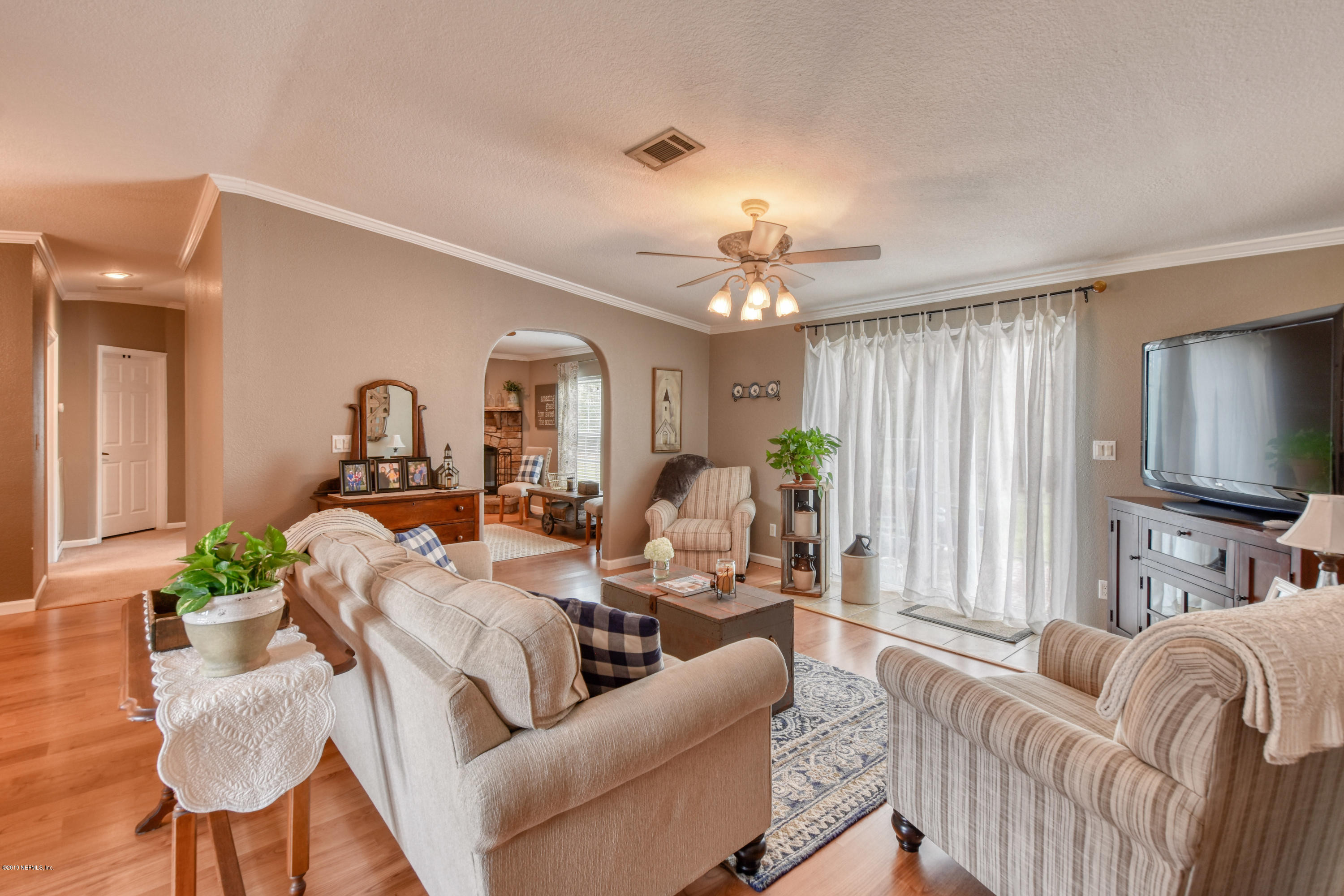 206 Comer Road Palatka, FL 32177 - Photo 5 of 32 Living rm