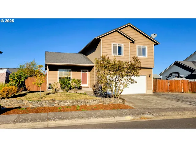 $422,900 | 881 Arrow Leaf Place, Harrisburg, OR 97446