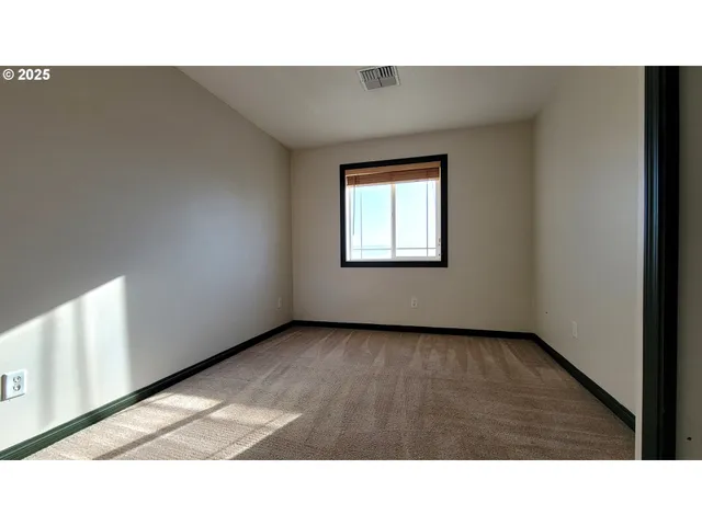 $422,900 | 881 Arrow Leaf Place, Harrisburg, OR 97446