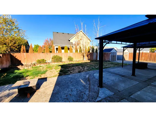 $422,900 | 881 Arrow Leaf Place, Harrisburg, OR 97446