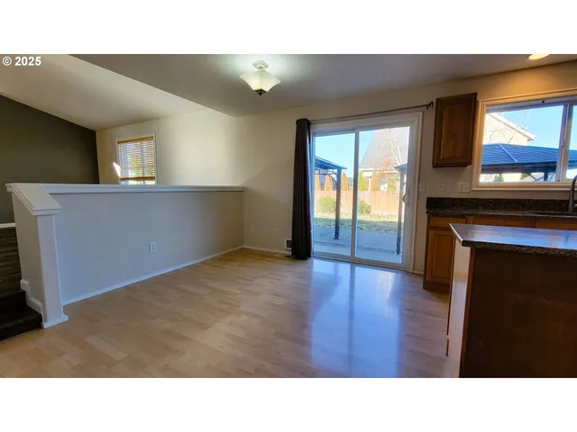 $422,900 | 881 Arrow Leaf Place, Harrisburg, OR 97446